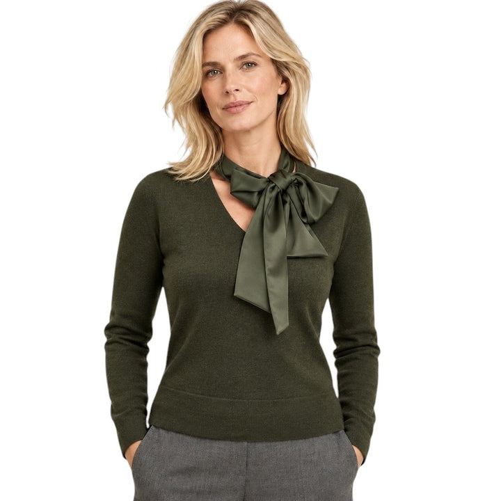 Natan Collection jersey de mujer con pico verde oliva — vista frontal en modelo
