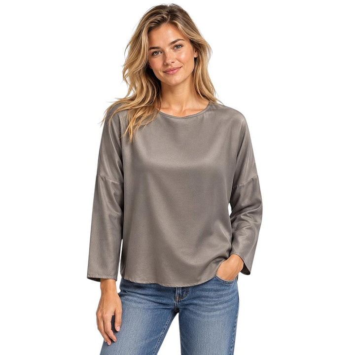 Jeff damesblouse grijs — vooraanzicht op model