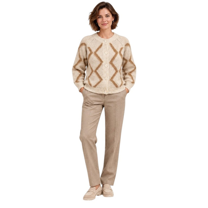 Hemisphere damesvest greige — vooraanzicht op model